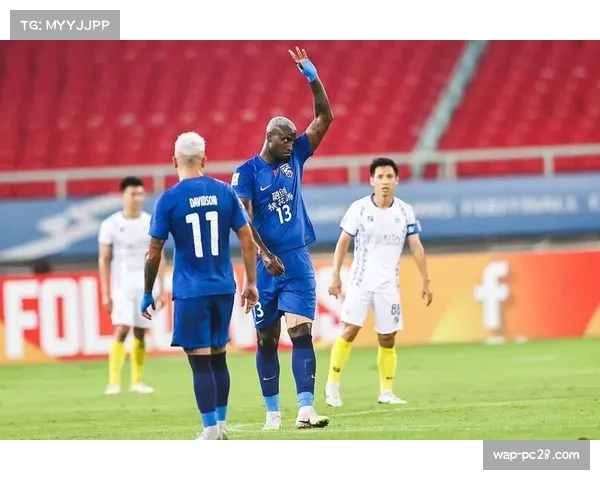 何超犯规破坏进攻节奏 河南队中场虽胜仍显毛躁 何超犯规破坏进攻节奏 河南队中场虽胜仍显毛躁